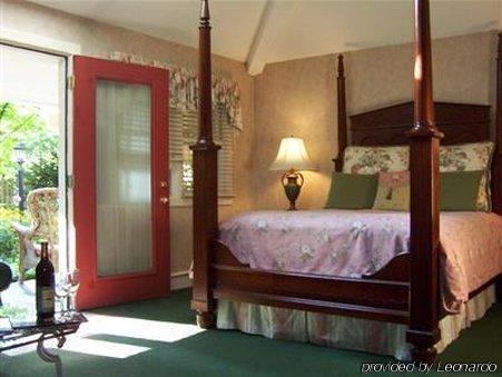 Hidden Garden Cottages & Suites Saugatuck Room photo