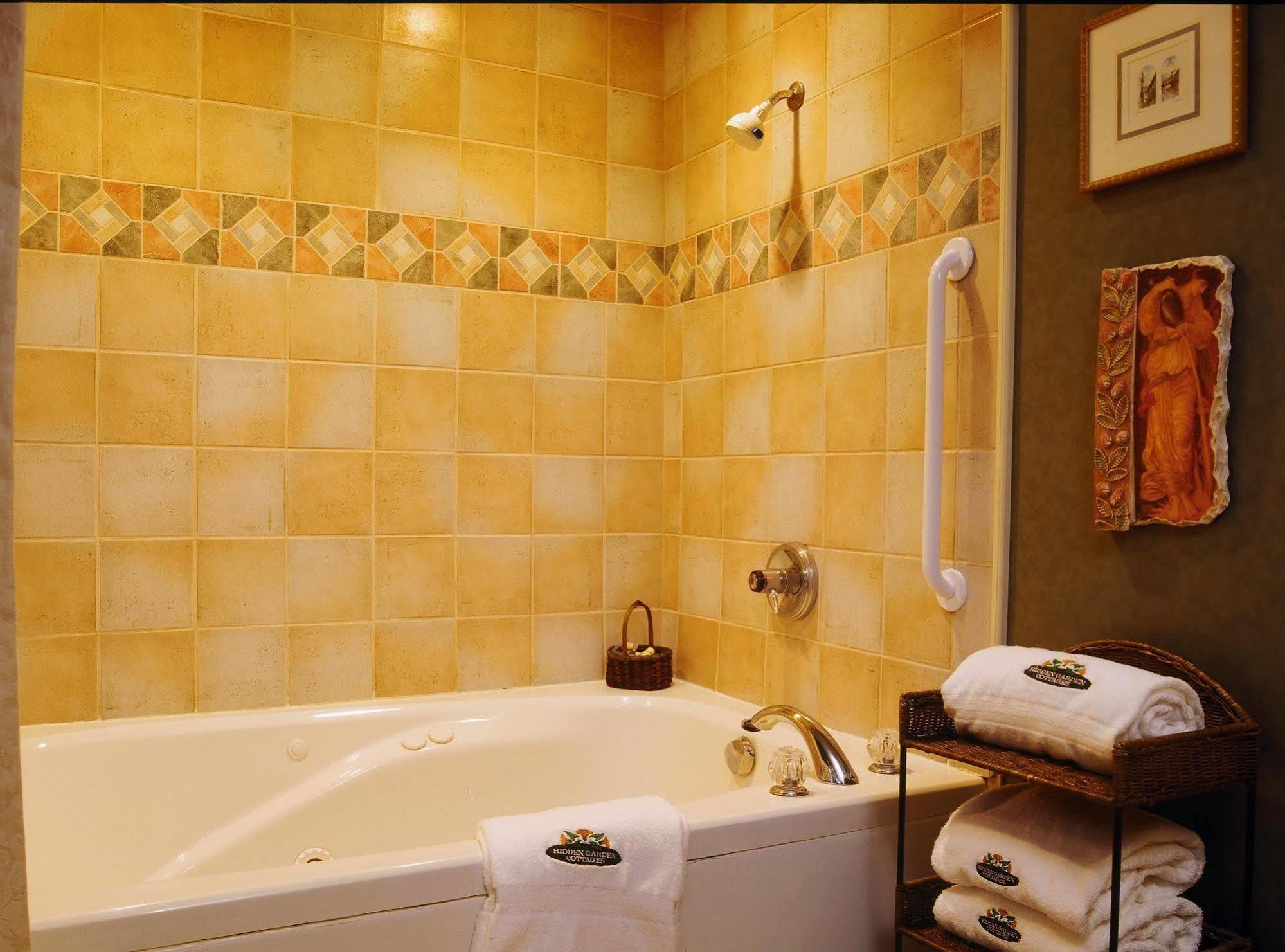 Hidden Garden Cottages & Suites Saugatuck Room photo