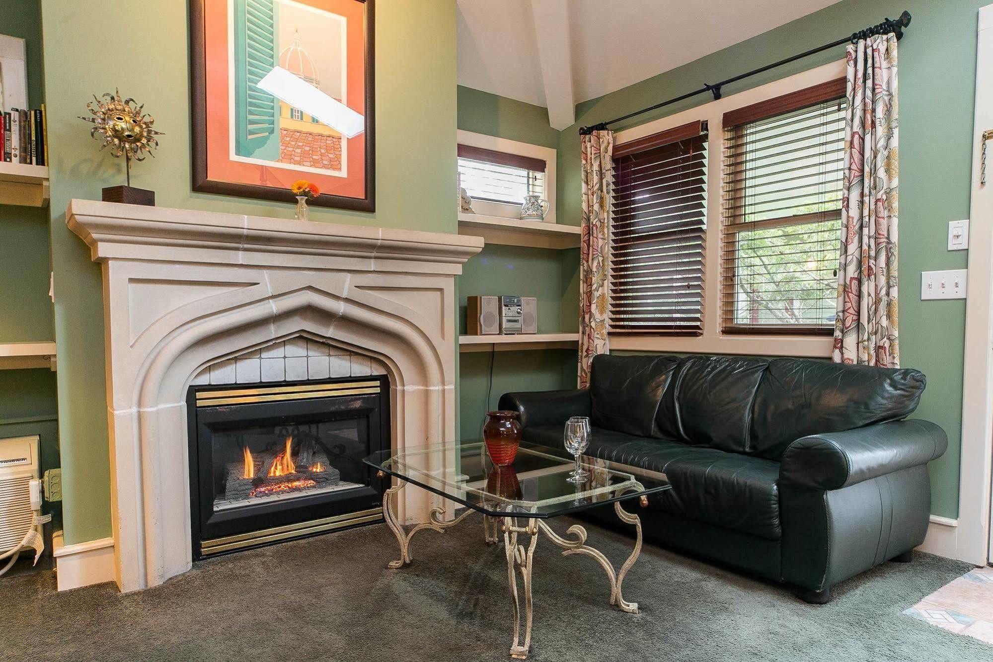 Hidden Garden Cottages & Suites Saugatuck Exterior photo