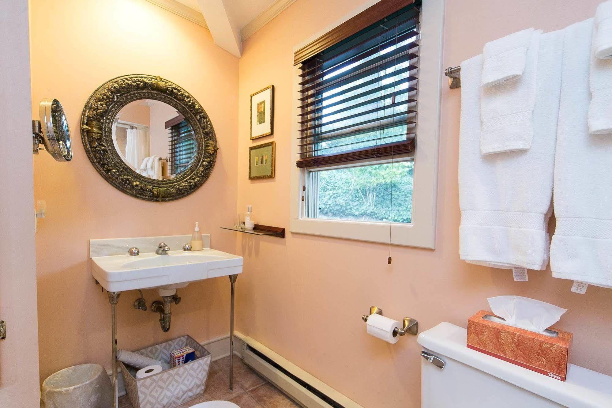 Hidden Garden Cottages & Suites Saugatuck Exterior photo