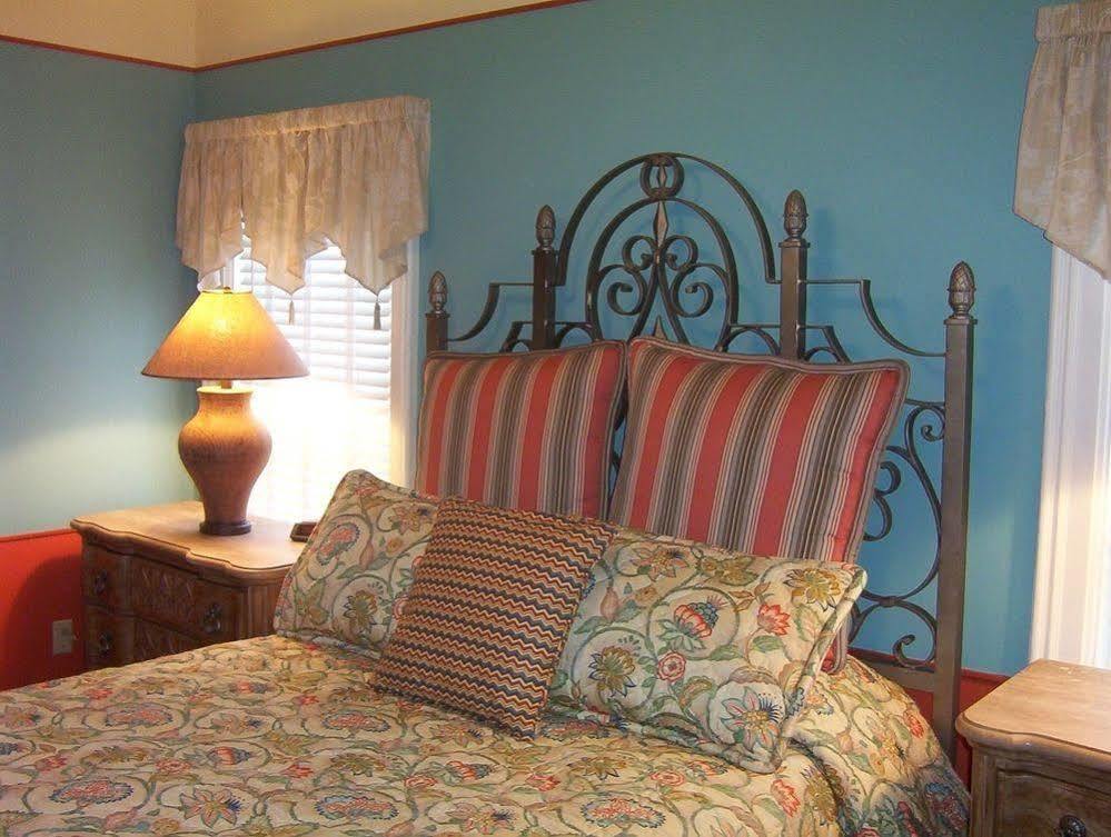 Hidden Garden Cottages & Suites Saugatuck Exterior photo